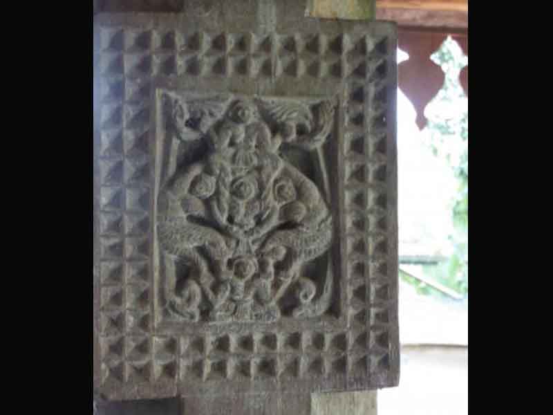 Danthure Viharaya enticing woodcarvings with sculptured dancers